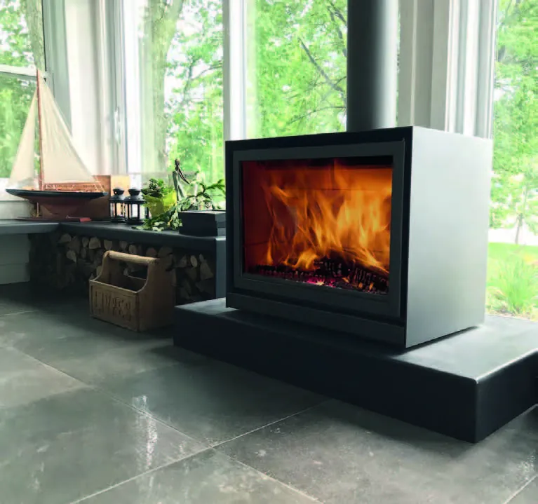 Stuv 16-58 Cube freestanding wood stove with split logs
